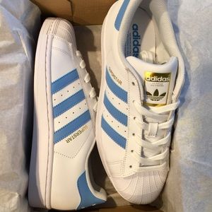 Adidas Superstar Sneakers✨